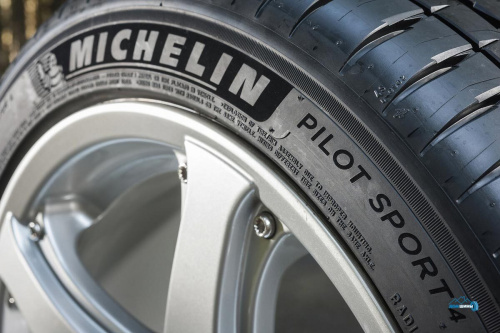 Michelin Pilot Sport 4 225/55 R17 101Y