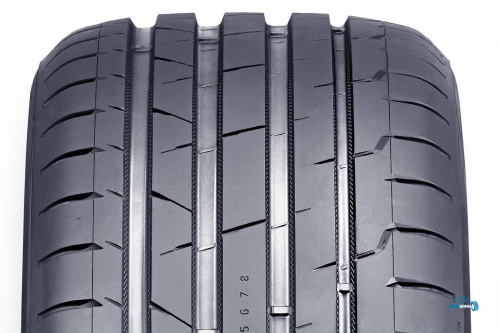 Nokian Tyres (Ikon Tyres) Hakka Black 2 235/35 R19 91Y
