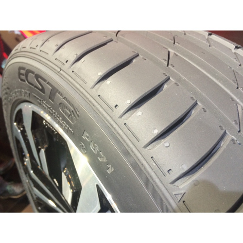 Kumho Ecsta PS71 245/45ZR19 102Y XL TL