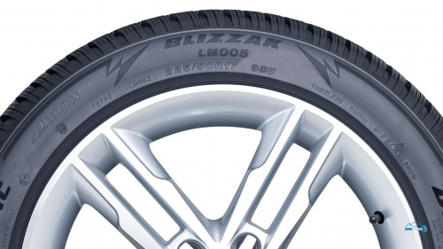 Bridgestone Blizzak LM005 205/45 R17 88V XL  TL