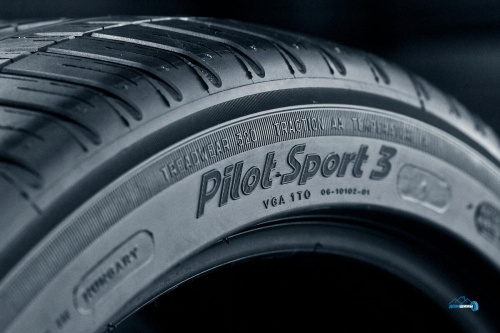 Michelin Pilot Sport 3 235/45 R19 99W XL