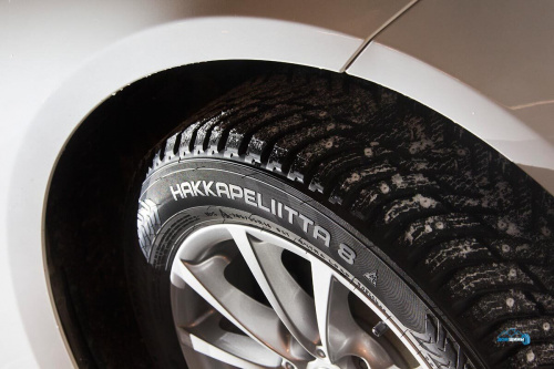 Nokian Tyres Hakkapeliitta 8 275/40 R19 105T (шип.)